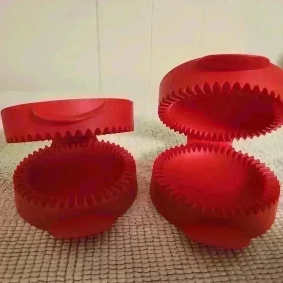 Tupperware Mini  Pie Makers - Picture 1 of 4